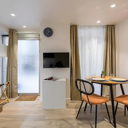 Cozy - Heart Of The Traboule Lyon